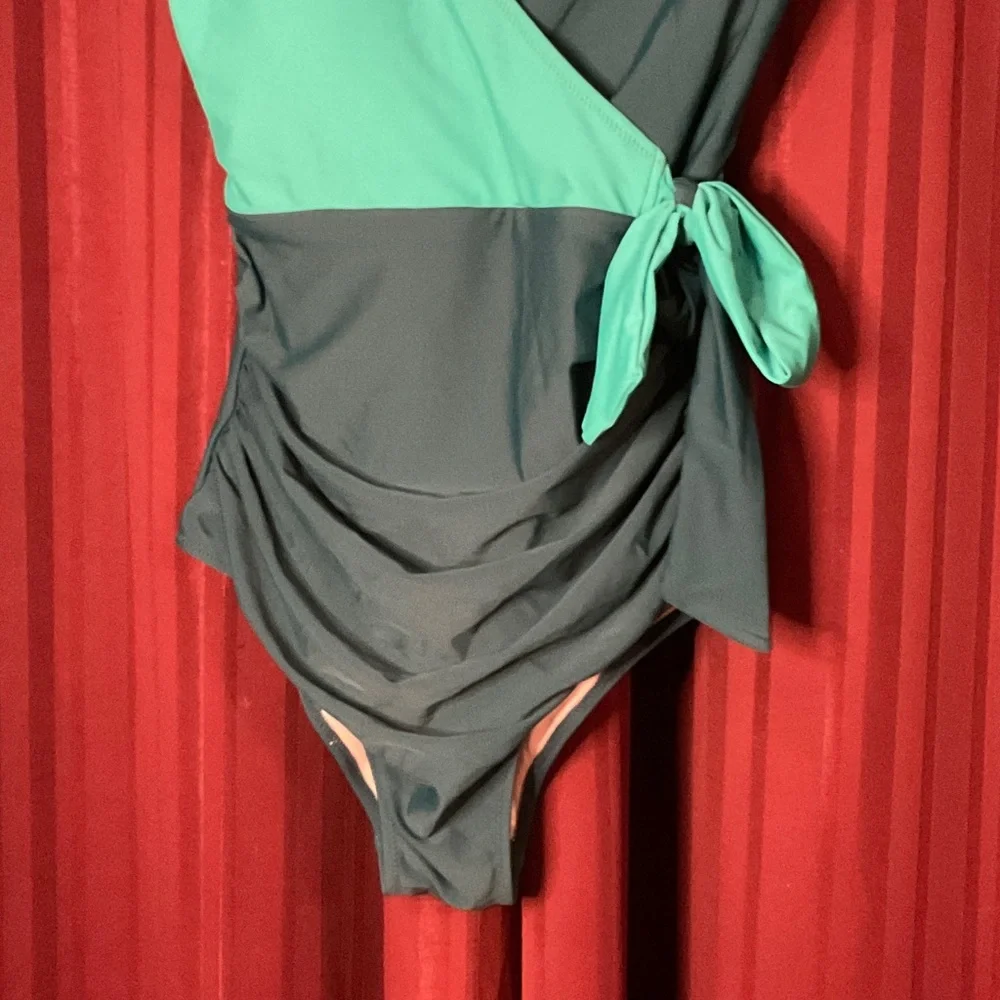 Teal Two-Tone Ruffle Wrap One-Piece Swimsuit sz med nwt